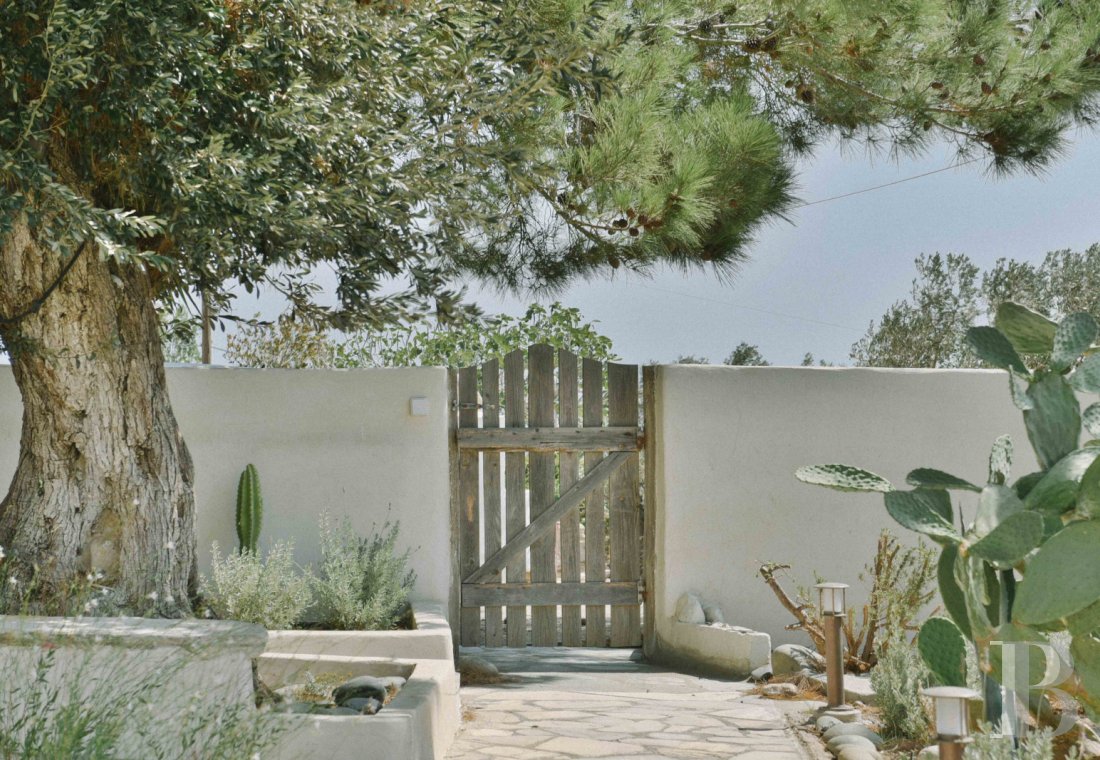 Sur l’île de Tinos, au nord des Cyclades, une ancienne ferme oléicole transformée en maison de charme - photo  n°5